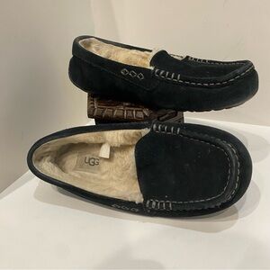UGG Ansley Women’s 7.5 Black Suede Shearling Moccasin Slippers